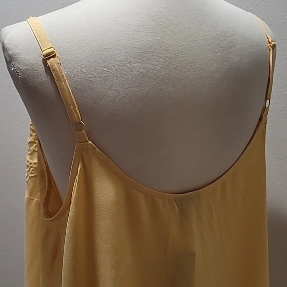 TORRID YELLOW TANK TOP EMBROIDERED EYELET CAMISOLE SLEEVELESS V NECK BLOUSE 1X - Picture 6 of 12